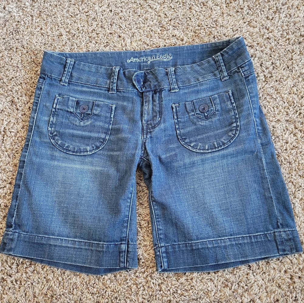American Eagle Size 6 Shorts